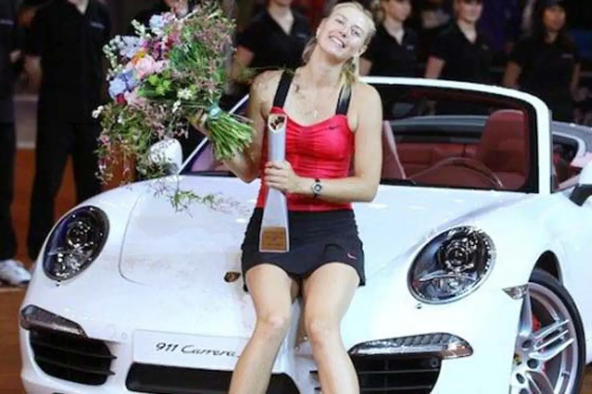 maria-sharevova-mobil-140205b.jpg