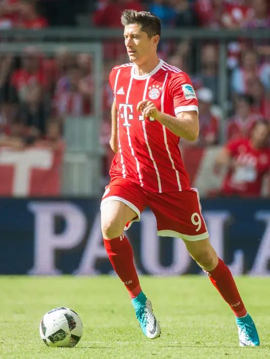 Penyerang Bayern Munchen, Robert Lewandowski menjadi salah satu dari sepuluh pencetak gol terbanyak di Eropa dengan 30 gol - 60 poin. (EPA/Marc Mueller)