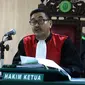 Hakim Sutaji memimpin sidang cerai mantan gubernur DKI Jakarta Basuki Tjahaja Purnama atau Ahok di PN Jakarta Utara, Jakarta, Rabu (4/4). Majelis hakim PN Jakarta Utara resmi mengabulkan gugatan cerai Ahok kepada Veronica Tan. (Liputan6.com/Arya Manggala)