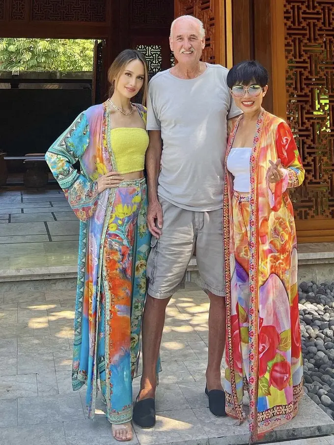 Penampilan Cinta Laura di Bali