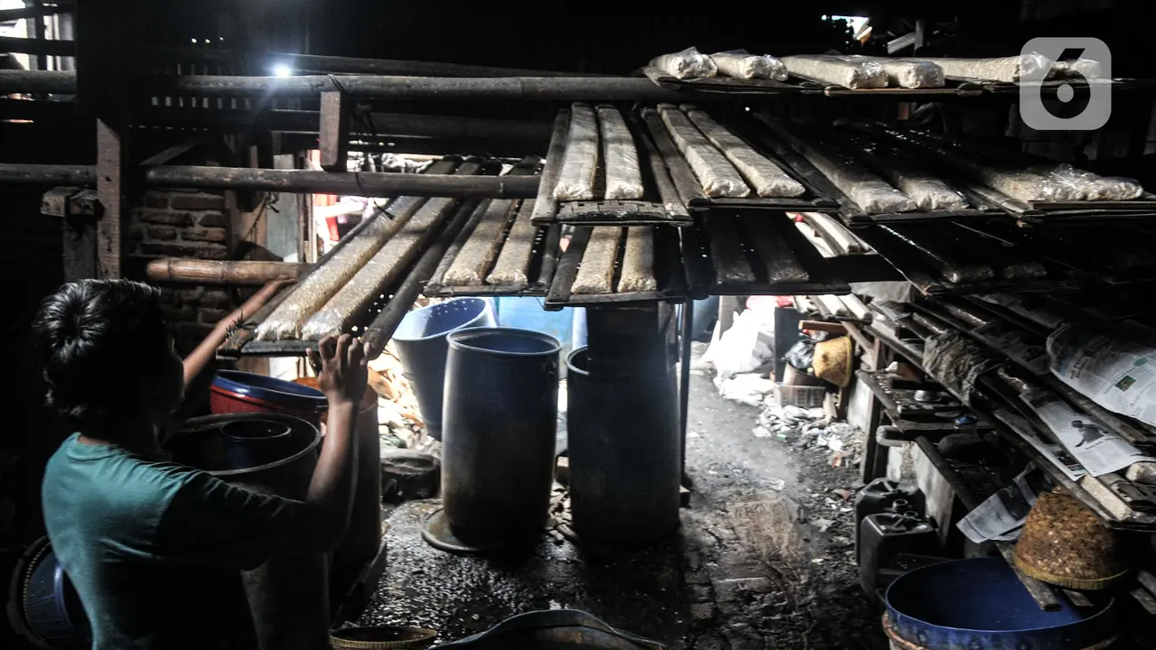 FOTO: Perajin Tempe di Tengah Lonjakan Harga Kedelai