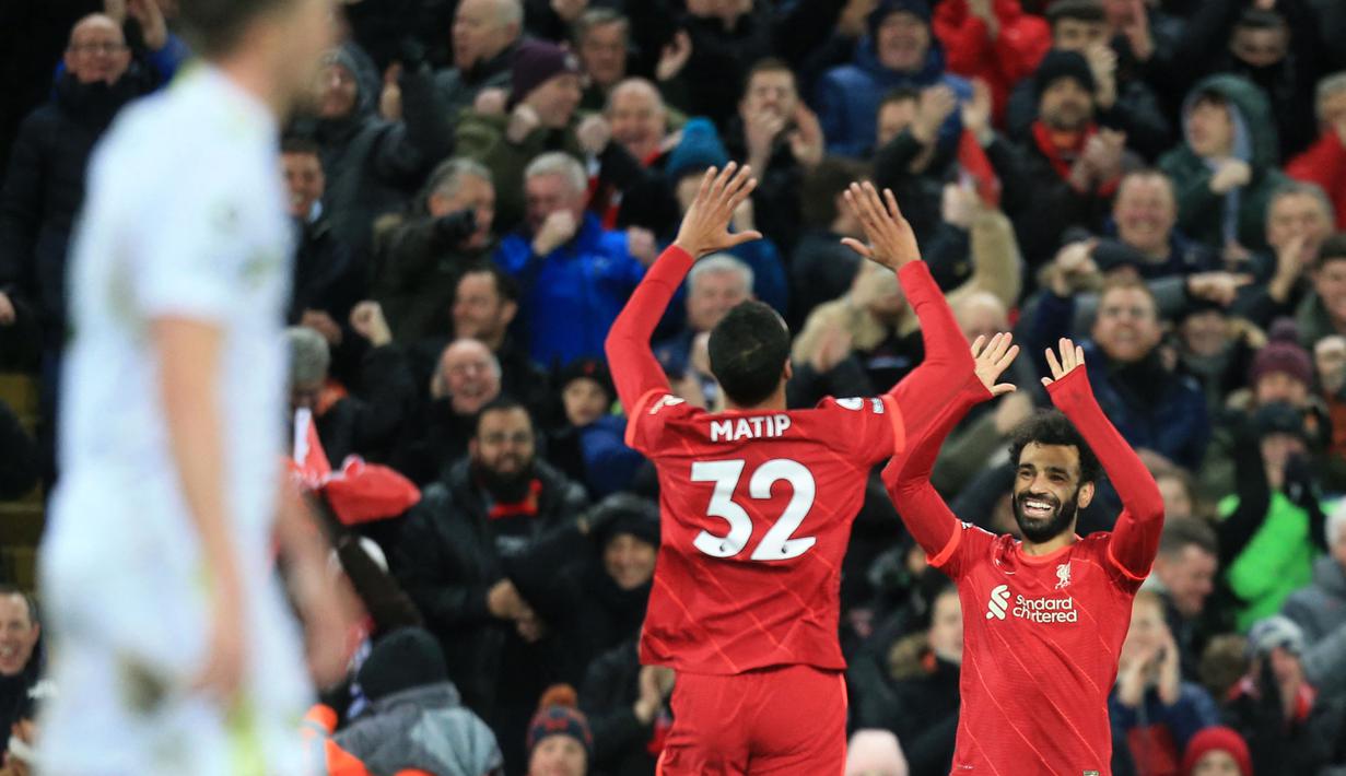 Pada menit ke-30, Joel Matip berhasil menggandakan keunggulan Liverpool usai memanfaatkan umpan Mohamed Salah. (AFP/Lindsey Parnaby)