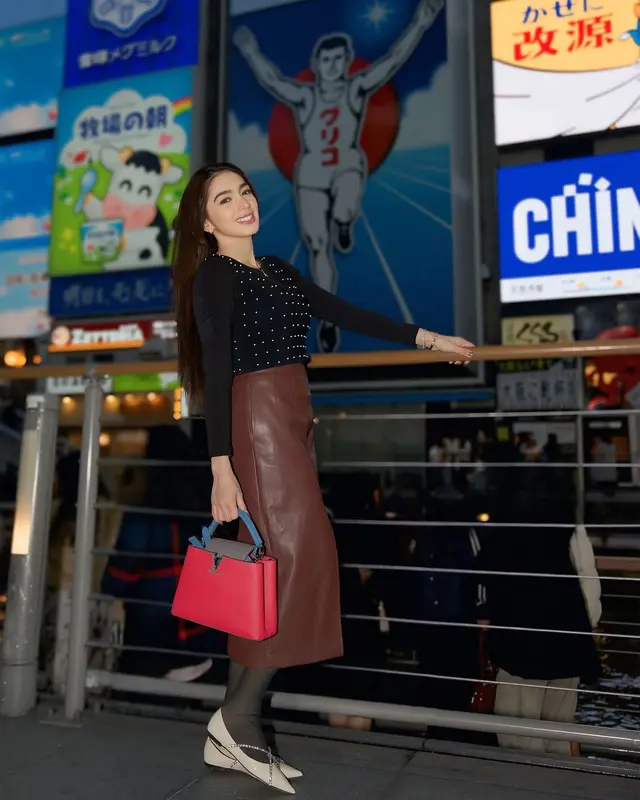 7 Potret Angel Karamoy dan Gusti Ega liburan bareng di Jepang, kedekatannya jadi sorotan