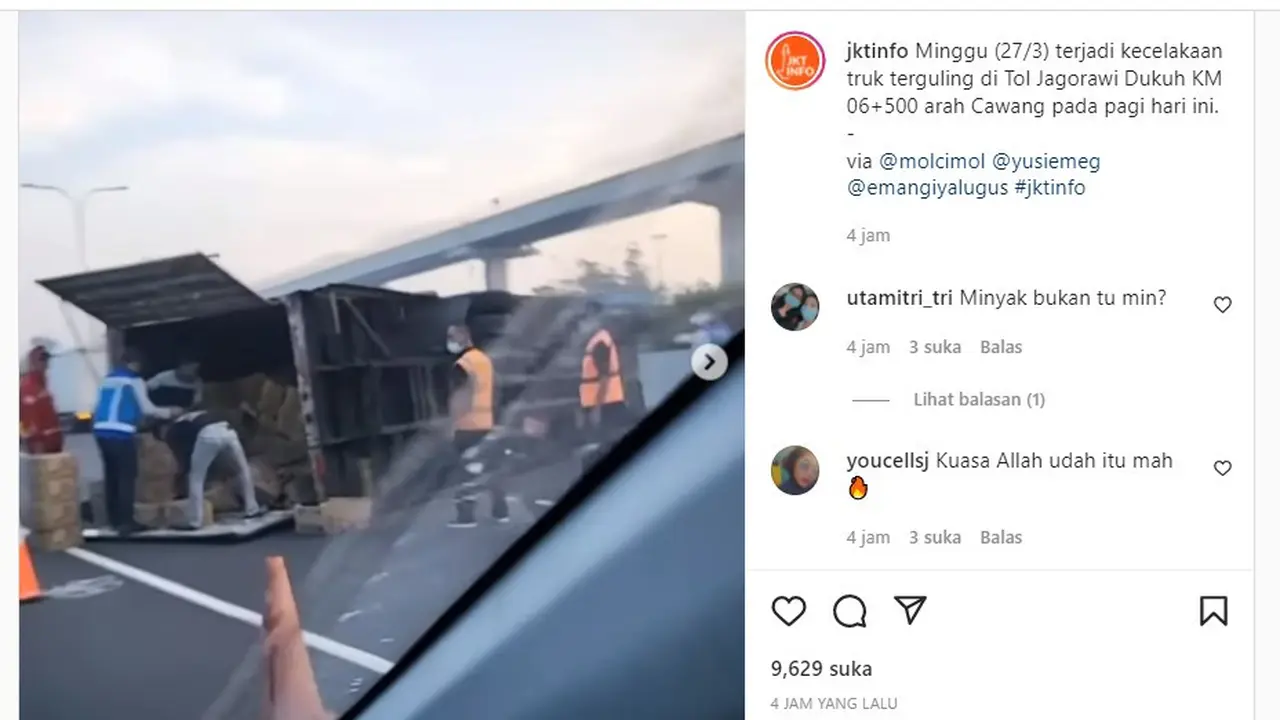 Truk terguling di Tol Jagorawi