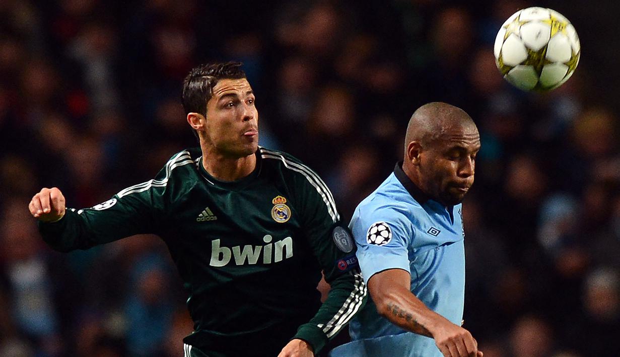 Maicon. Bek kanan Brasil yang kini berusia 40 tahun dan telah pensiun pada Juli 2021 ini pernah memperkuat Manchester City selama semusim pada 2012/2013 usai didatangkan dari Inter Milan 31 Agustus 2012. Ia hanya tampil 13 laga di semua ajang bersama The Citizens. (AFP/Paul Ellis)