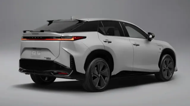 RZ 2026 dijual mulai Rp1,08 miliar untuk varian dasar hingga Rp1,40 miliar untuk varian tertinggi F Sport Takumi (Lexus)