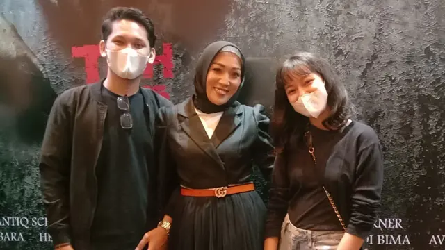 Diana Limbong dan para pemain film Trah 7 (https://www.instagram.com/p/CXuYmLyvspJ/)