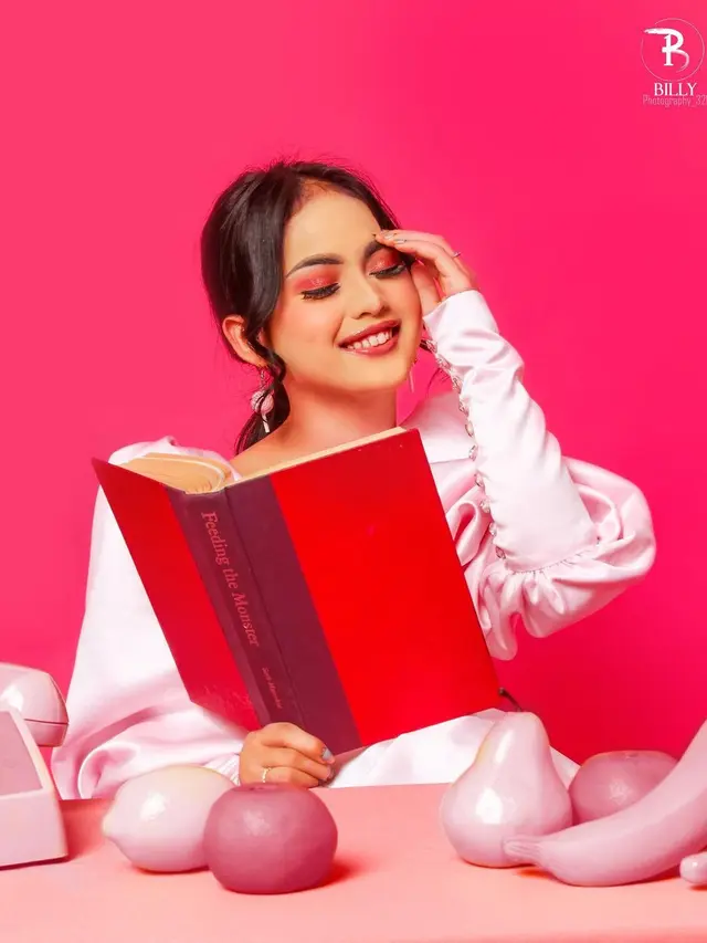 Biasa Natural, Ini 6 Potret Putri DA dengan Makeup Tebal