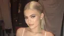 Selain itu, Kylie juga mengunggah video perayaan ulang tahun Tyga di sebuah restoran. Bersama teman-temannya, mereka merayakan hari spesial untuk Tyga di Arizona pada Sabtu (19/11). (Instagram/Kylizzlesnapchats)