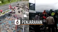 Ada yang mengambil beberapa botol, ada pula yang membawa sekaligus beberapa kardus.