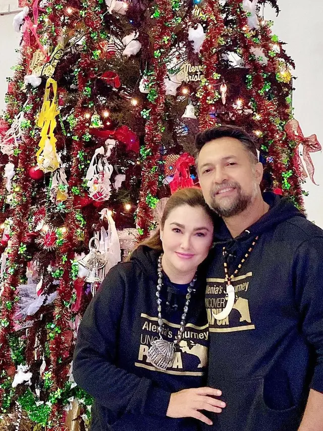 Nia Zulkarnaen dan Ari Siharsale rayakan natal