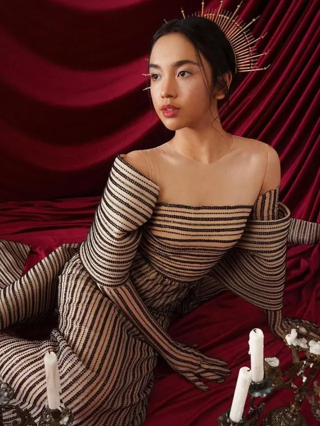 8 Gaya Pemotretan Terbaru Lyodra Ginting Pakai Dress dan Headpiece, Menawan bak Dewi