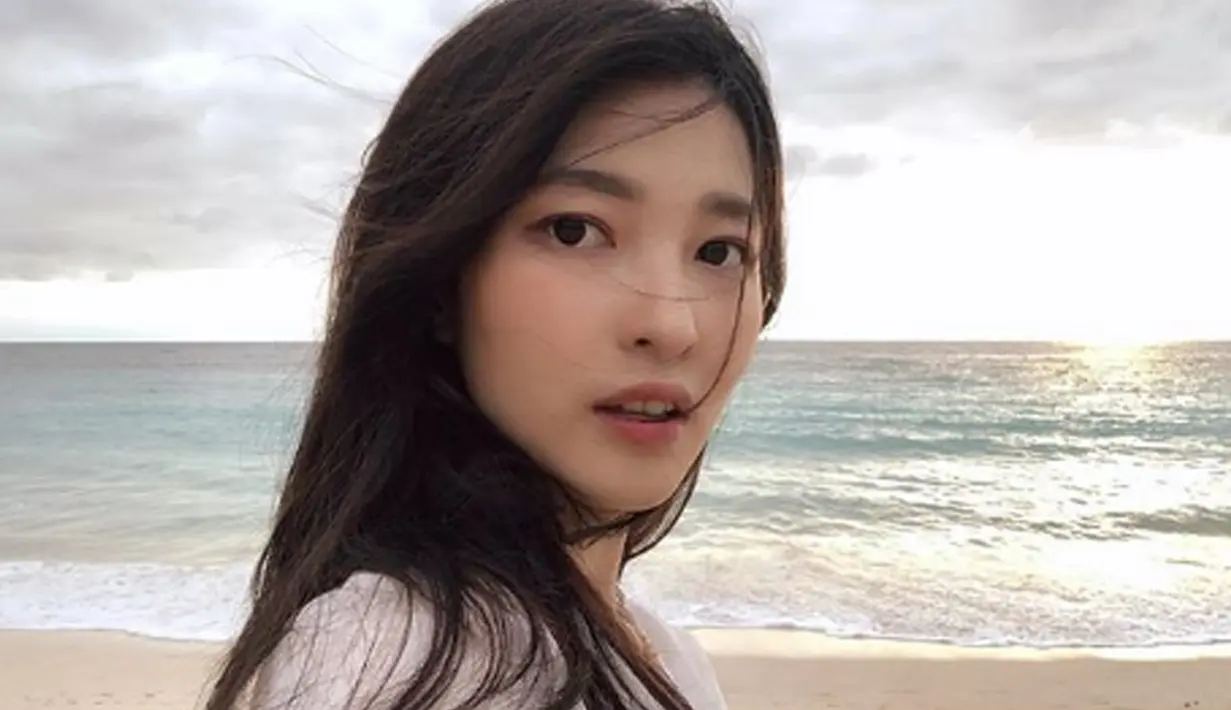 Sama-sama memiliki rambut panjang yang indah, menambah kemiripan Thefani Cindy dengan Bae Suzy. (Liputan6.com/IG/cindythefannie)