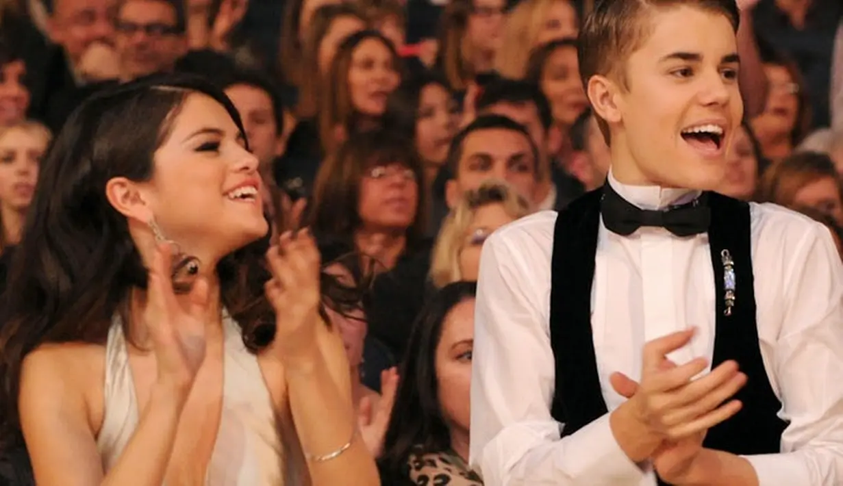 Selena Gomez sedang melakukan yang terbaik untuk membuat ulang tahun Justin Bieber menjadi sangat romantis dan takkan terlupakan. (J-14)