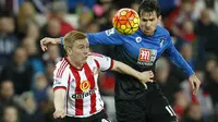 Sunderland v AFC Bournemouth - Barclays Premier League - Stadium of Light - 23/1/16 Sunderland's Duncan Watmore in action with Bournemouth's Charlie Daniels Action Images via Reuters / Lee Smith