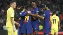 Para pemain Barcelona merayakan gol Ousmane Dembele (tengah) saat melawan Villareal pada laga La Liga Santander di Camp Nou stadium, Barcelona, (9/5/2018). Barcelona menang telak 5-1. (AFP/Pau Barrena)