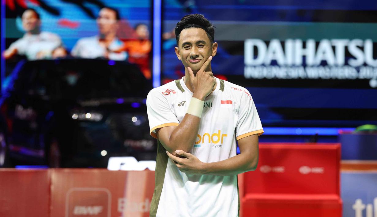 Tunggal putra Indonesia, Alwi Farhan memastikan berlaga di final Indonesia Masters 2026. Tampak dalam foto, pebulu tangkis tunggal putra Indonesia, Alwi Farhan merayakan kemenangan atas wakil Taiwan, Chi Yu Jen pada babak semifinal Indonesia Masters 2026 di Istora Gelora Bung Karno, Senayan, Jakarta, Sabtu (24/1/2026). (Bola.com/M Iqbal Ichsan)