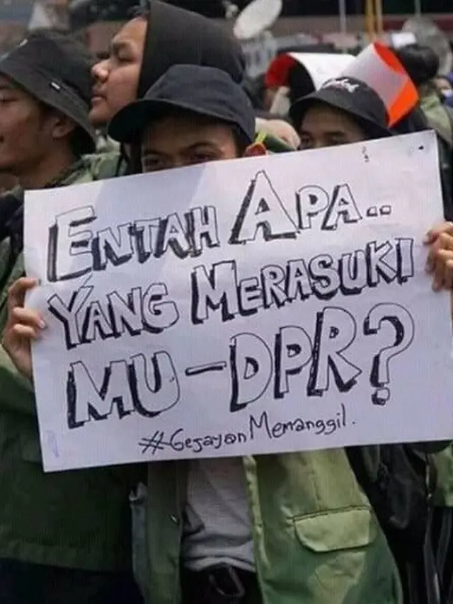 poster nyeleneh mahasiswa