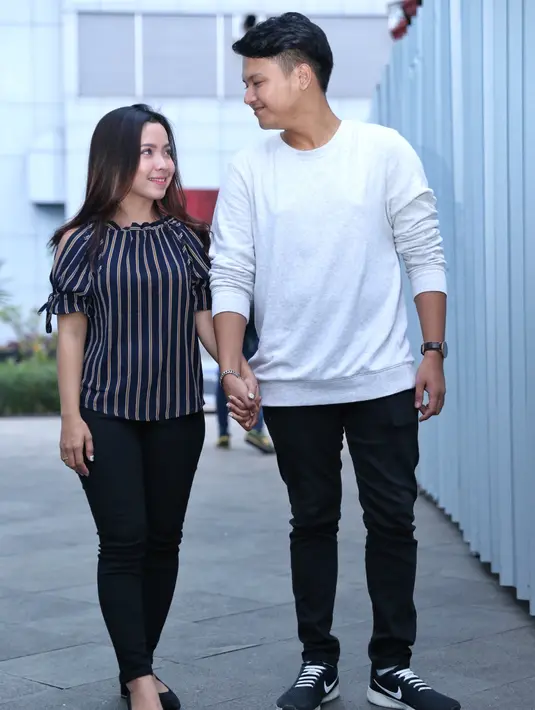 Ilham Smash dan Istri