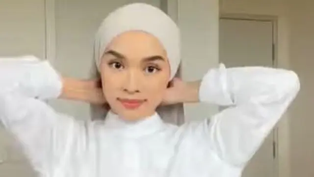 Tips Pakai Hijab Pashmina dari Sofea, Cukup dengan 1 Jarum