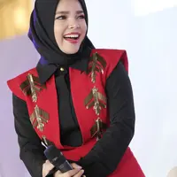 Pemeran sinetron 'Catatan Hati Seorang Istri' yang suka melakukan eksperimen dengan dandannya itu membuat kaget suami. Hal itu lantaran merias diri dengan berani. (Galih W. Satria/Bintang.com)