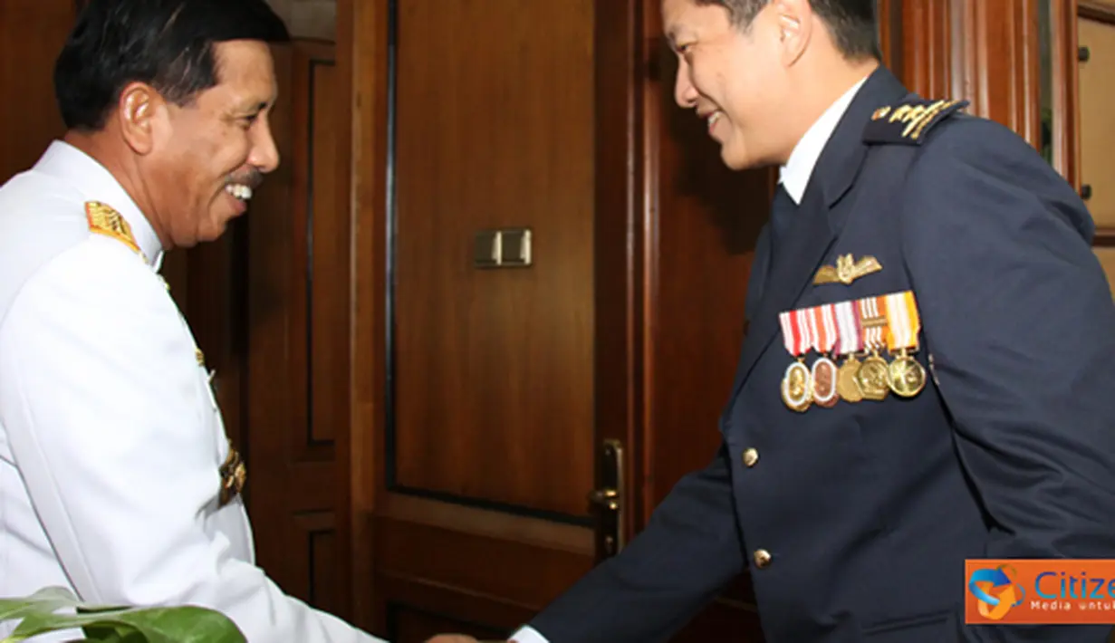 Citizen6, Cilangkap: Panglima TNI Laksamana TNI Agus Suhartono, menerima CC (Courtesy Call) dari Chief of Staff RSAF Major General Ng Chee Meng, PPA di Mabes TNI, Cilangkap, Jakarta Timur. (Pengirim: Badarudin Bakri)