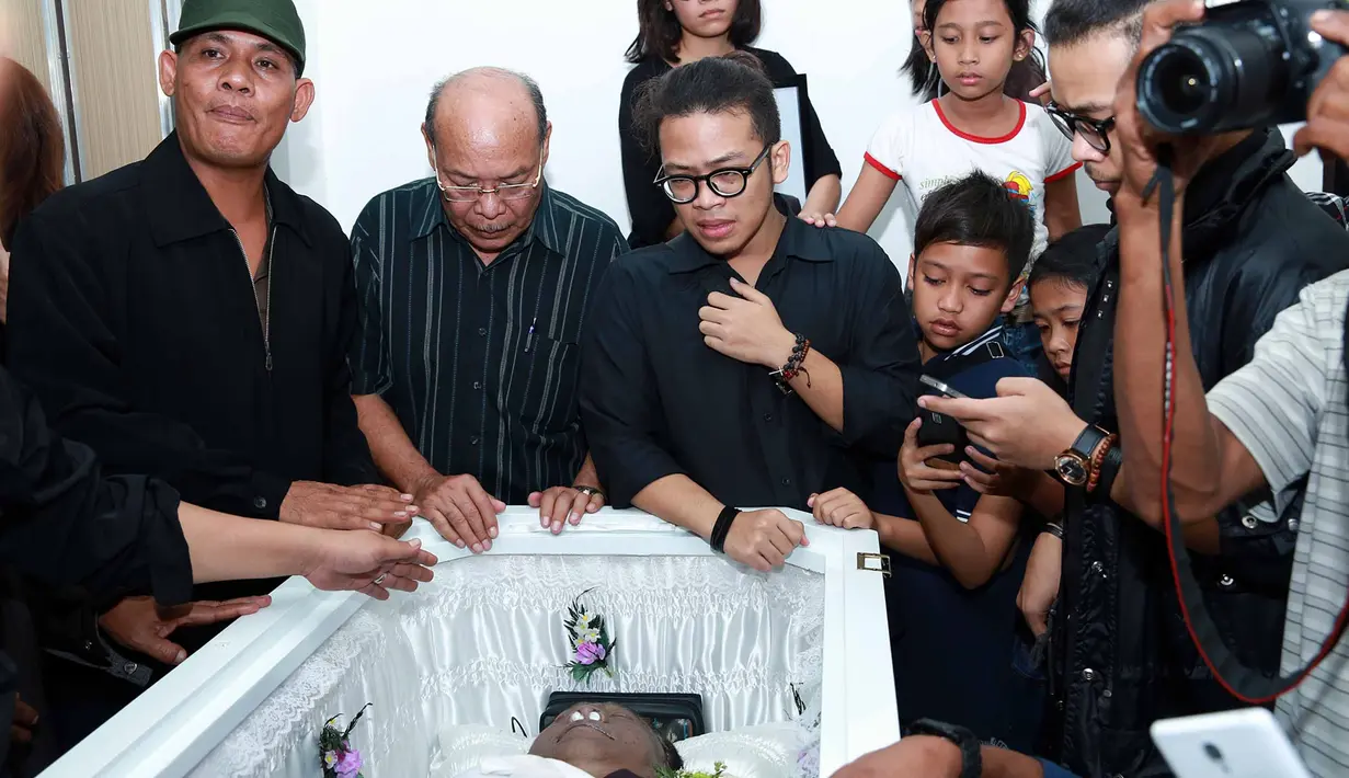 Hingga sampai akhir hayatnya, Eddy Silitonga tidak pernah mendapatkan royalti. Hal itu dikatakan oleh sahabatnya sesama penyanyi era 80-an, Ari Kusmiran. (Deki Prayoga/Bintang.com)