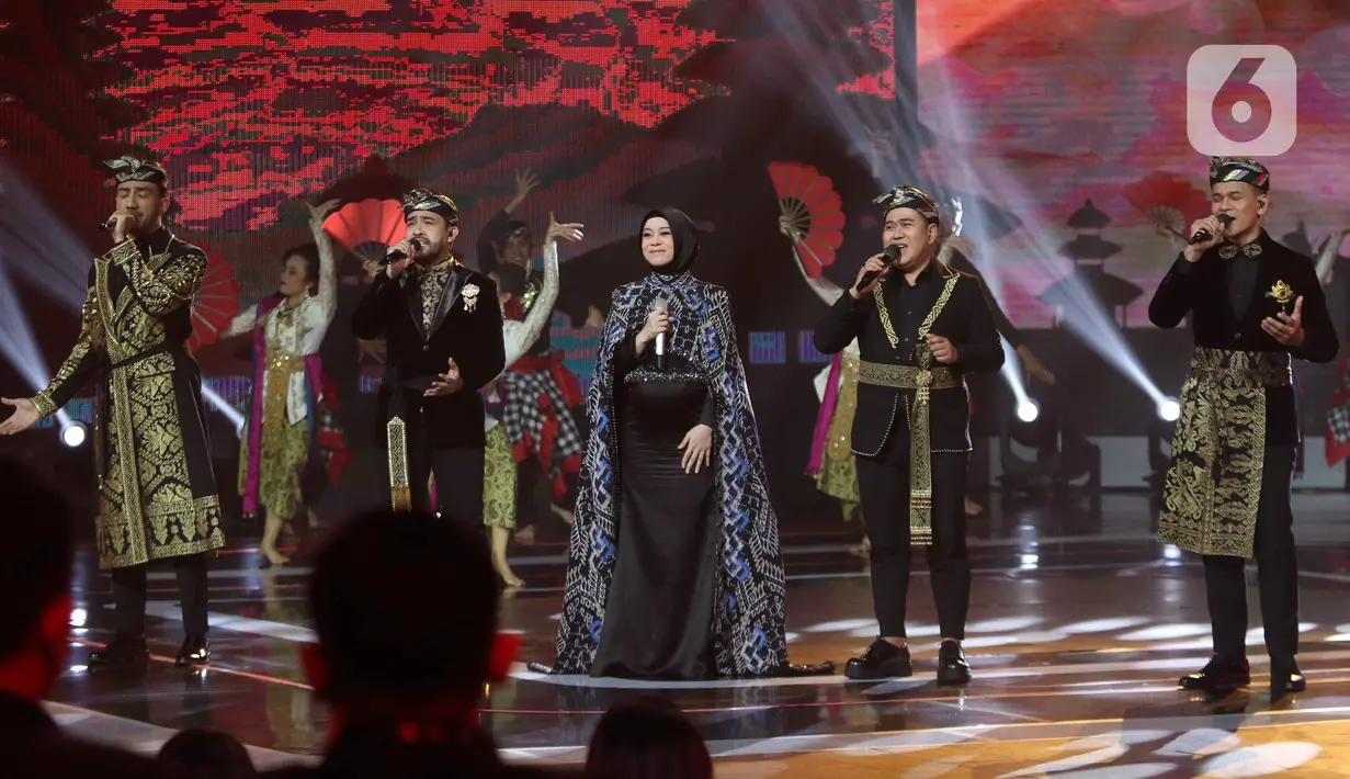 Malam puncak Asian Television Awards (ATA) dimeriahkan dengan penampilan sejumlah musisi dan penyayi ternama dari berbagai negara. (Liputan6.com/Herman Zakharia)