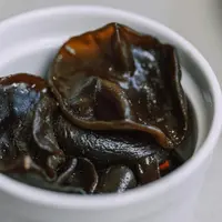 Sahabat Fimela, yuk simak cara membuat sup jamur köping dengan irisan ayam yang bisa kamu coba di rumah. [Dok/pexels.com/RDNE Stock project]