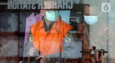Terdakwa suap izin ekspor benih lobster tahun 2020, Edhy Prabowo usai menjalani sidang pembacaan putusan hakim pengadilan Tipikor melalui daring di Gedung KPK Jakarta, Kamis (15/7/2021). Mantan Menteri Kelautan dan Perikanan, Edhy Prabowo dihukum lima tahun penjara. (Liputan6.com/Helmi Fithriansyah)