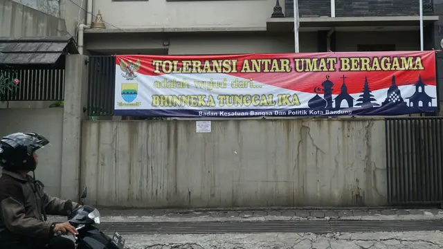 Rumah Ibadah Berdampingan