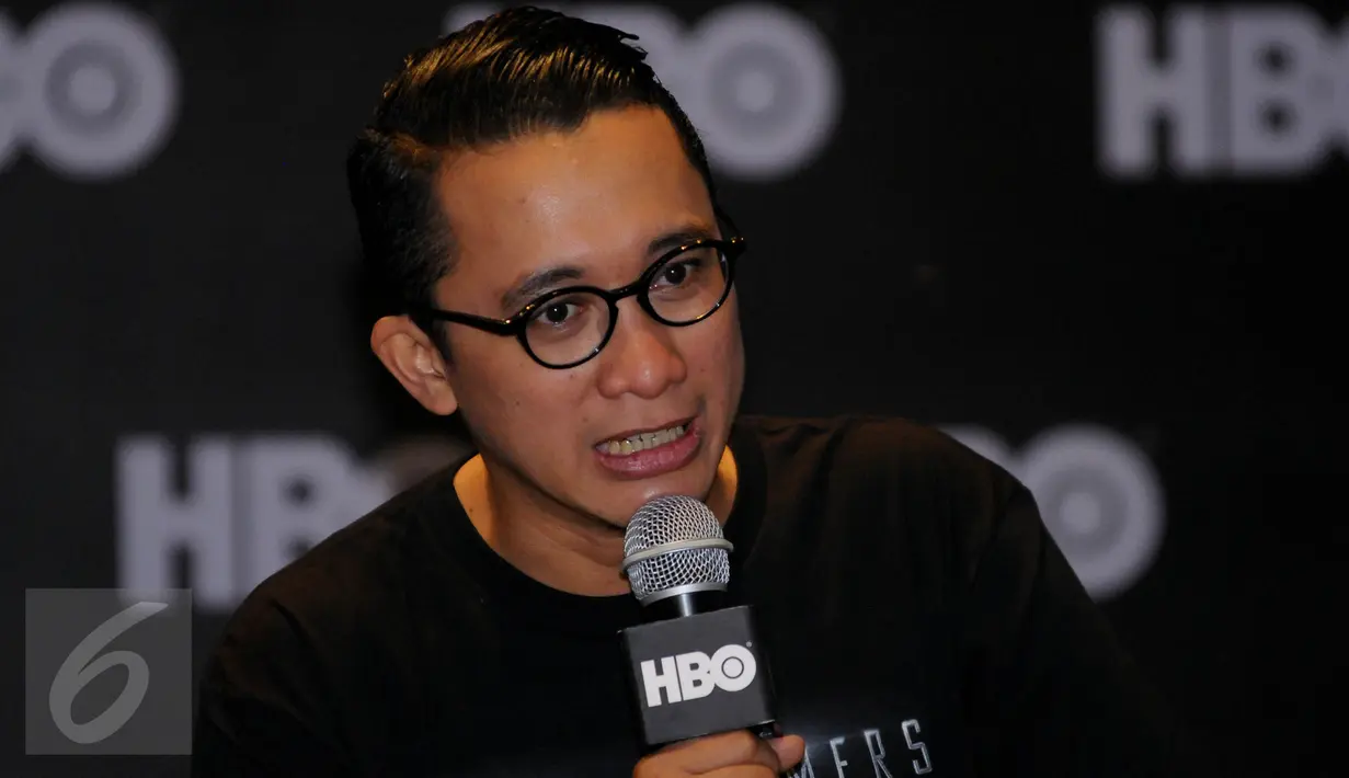 Pembawa acara sekaligus penyiar radio, Bayu Oktara saat ditemui di UOB Plaza, Jakarta, Kamis (2/7/2015). Bayu didapuk menjadi pengisi suara dalam film 'Transformer: Age of Extinction' sebagai Lucas Flannery. (Liputan6.com/Faisal R Syam)