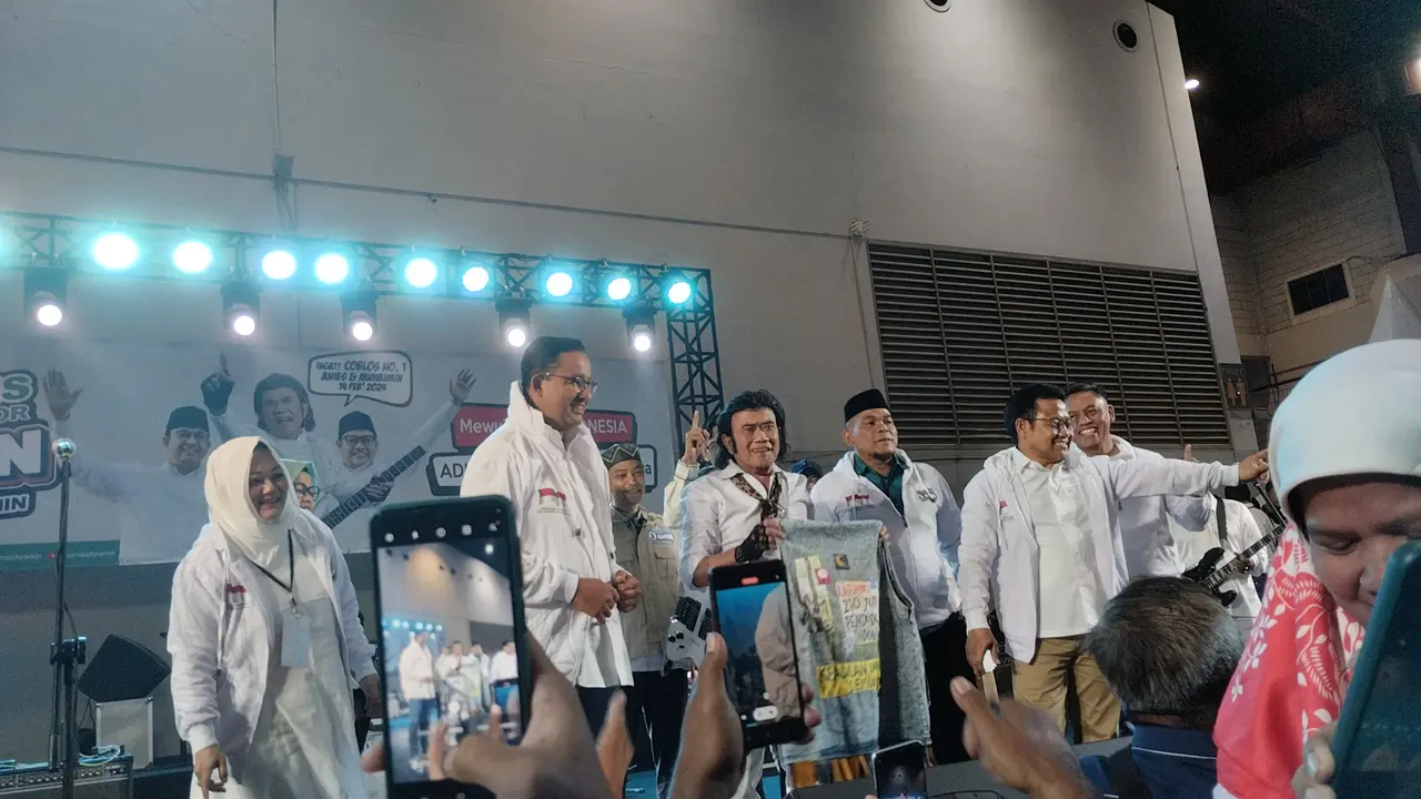 Raja Dangdut Rhoma Irama & Soneta mendeklarasikan dukungan untukcapres-cawapres nomor urut satu Anies Baswedan-Muhaimin Iskandar (AMIN) di Hall A JIExpo, Kemayoran, Jakarta Pusat, Senin (29/1/2024). (Liputan6.com/Winda Nelfira)