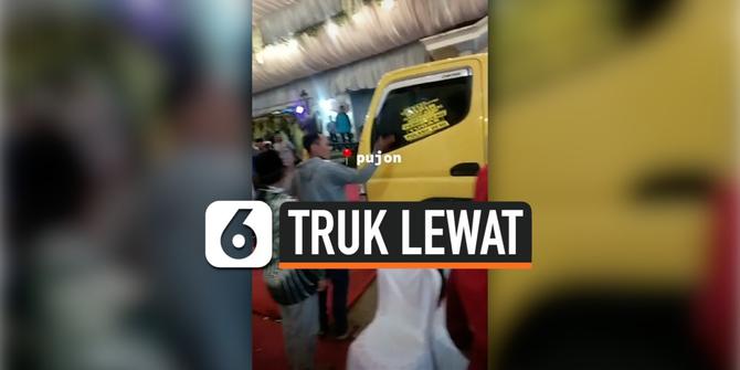 VIDEO: Pesta Pernikahan Tutup Jalan Umum, Truk Lewat di Tengah Acara