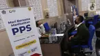 Wajib pajak mencari informasi mengenai Program Pengungkapan Sukarela (PPS) di kantor pelayanan pajak pratama di Jakarta, Senin (7/3/2022). Pemerintah memperoleh PPh senilai Rp2,48 triliun setelah 66 hari pelaksanaan Program Pengungkapan Sukarela (PPS).  (Liputan6.com/Angga Yuniar)