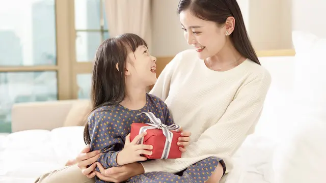 Memberikan support positif pada anak merupakan metode parenting yang dapat membentuk karakter positif pada anak