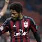 Striker AC Milan, Luiz Adriano, berharap rekan-rekanya bisa memberi kemenangan pada Derby della Madonnina, Senin (1/2/2016) dini hari WIB, di San Siro. (EPA/Matteo Bazzi)