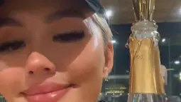 Hidung mancung, dagu semakin lancip dan bibirnya yang semakin tebal membuat netizen menilai kalau Agnez sengaja melakukan operasi plastik. (instagram.com/agnezmo)