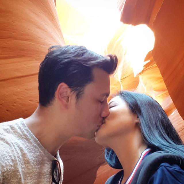 Cerita Romantis 20 Tahun Bersama Christian Sugiono Punya Ciuman Khas Untuk Titi Kamal Lifestyle Fimela Com