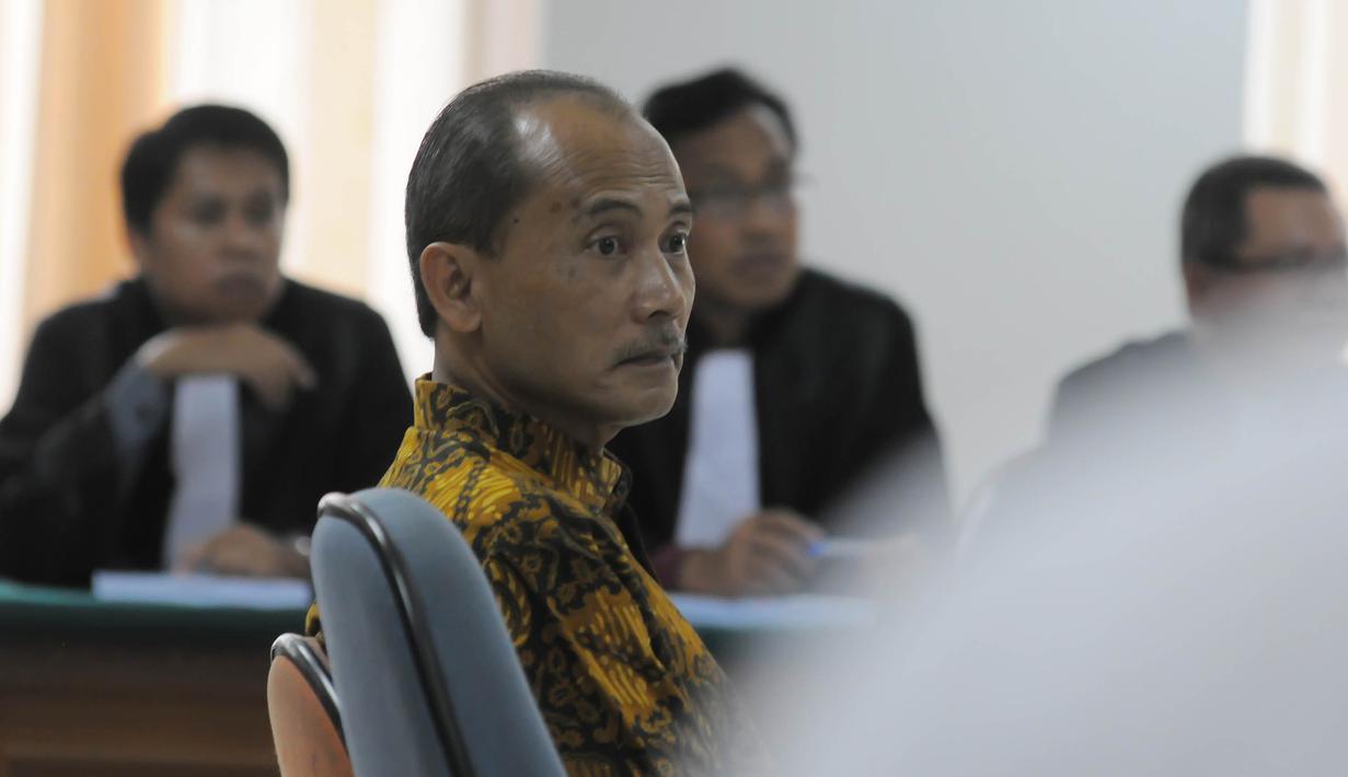 Budi Mulya didakwa bersama Wakil Presiden Boediono yang saat itu menjabat Gubernur BI dan beberapa mantan pejabat BI terkait kasus Bank Century (Liputan6.com/Herman Zakharia)