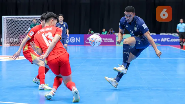 Foto: Aksi Bintang Timnas Futsal Thailand, Muhammad Osamanmusa saat Berjumpa dengan Vietnam di Piala Asia
