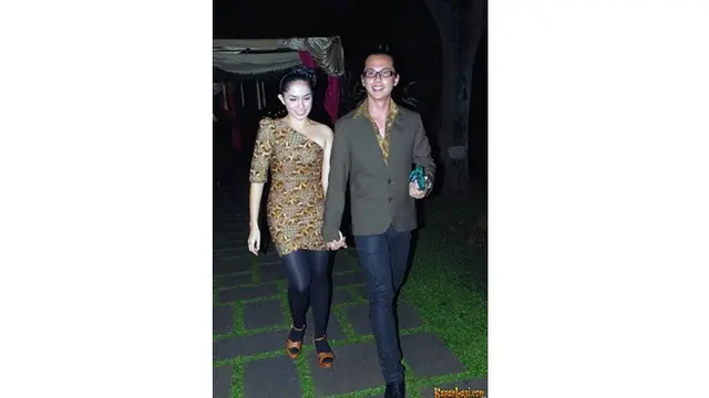 6 Potret Lawas Gaya Pacaran Andhika Pratama dan Ussy Sulistiawaty, Bikin Pangling