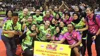 Tim putri Jakarta PGN Popsivo Polwan menjuarai putaran pertama Proliga 2019 setelah mengalahkan Jakarta Pertamina Energi di GOR C'tra Arena, Bandung, Sabtu (22/12/2018). (Bola.com/Erwin Snaz)
