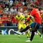 Bek Spanyol Sergio Ramos mencetak gol lewat tendangan penalti saat menghadapi Swedia dalam laga kualifikasi Grup F Piala Eropa 2020 di Stadion Santiago Bernabeu, Madrid, Senin (10/6/2019). Spanyol membantai Swedia 3-0. (AP Photo/Manu Fernandez)