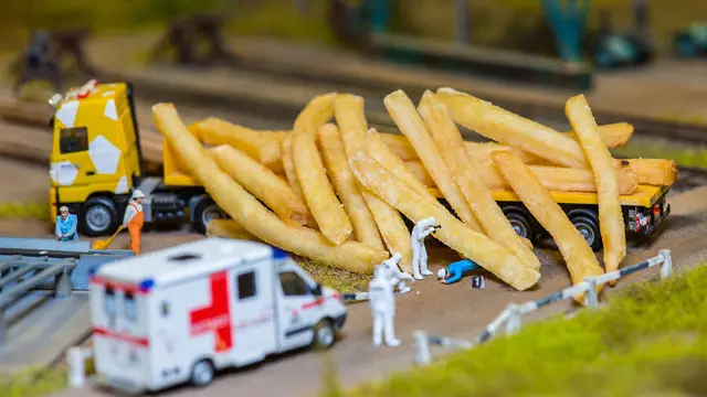 Diorama Berbahan Makanan