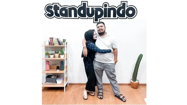 6 Potret Indah Ningtyas Istri Komika Rigen yang Jarang Tersorot, Memesona Berhijab