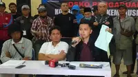 Tim Gabungan Aremania menyebut tragedi Kanjuruhan adalah pelanggaran HAM berat dan mereka siap mengajukan hak restitusi untuk seluruh korban jiwa sampai korban trauma (Liputan6.com/Zainul Arifin)