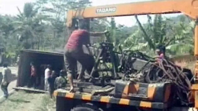 Kecelakaan Beruntun Garut, Bangkai Kontainer Dievakuasi