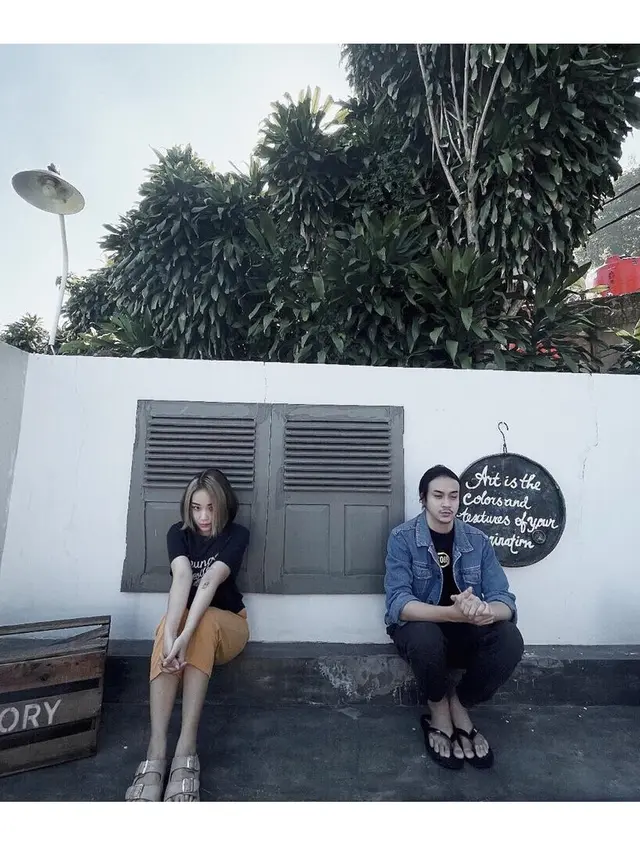 6 Potret Dimaz Andrean dan Istri yang Jarang Tersorot, Selalu Kompak dan Mesra
