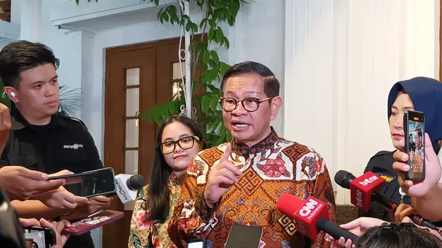 Gubernur DKI Jakarta Pramono Anung menggelar open house Idul Fitri 1446 Hijiriah di rumah dinas kawasan Taman Suropati, Jakarta Pusat. (Liputan6.com/Ika Defianti)
